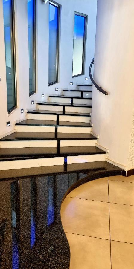 Hotel Insteia Пола Екстериор снимка