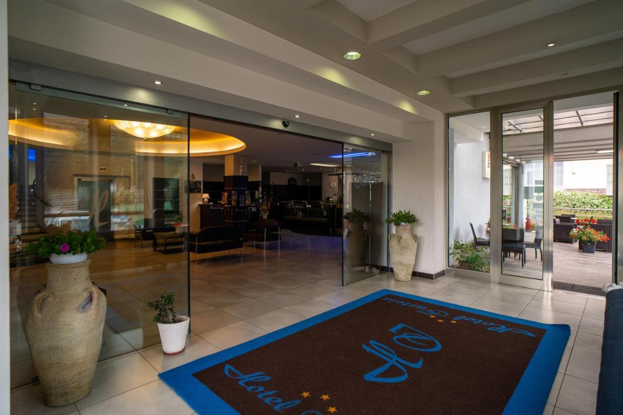 Hotel Insteia Пола Екстериор снимка