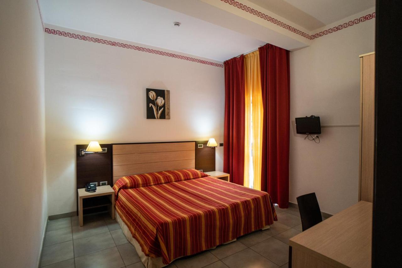 Hotel Insteia Пола Екстериор снимка