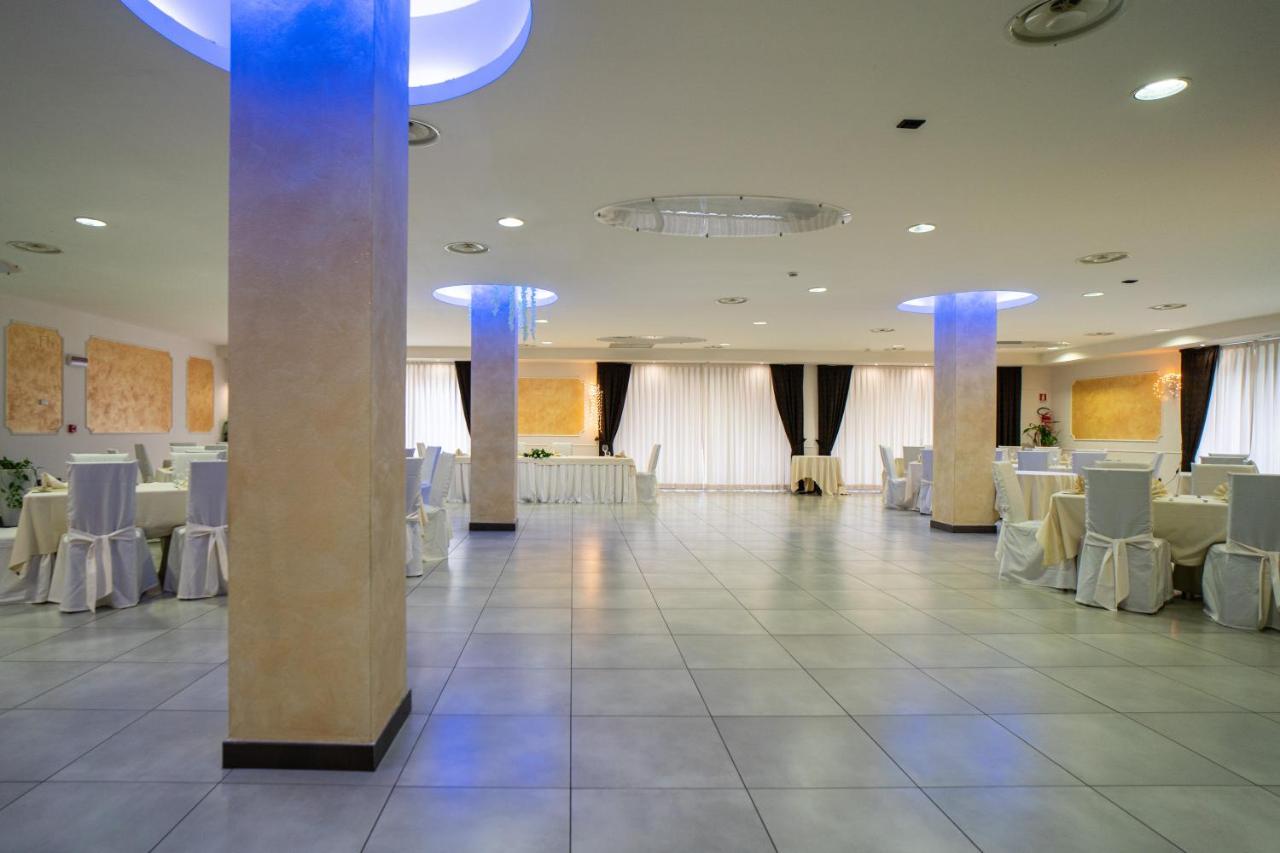 Hotel Insteia Пола Екстериор снимка