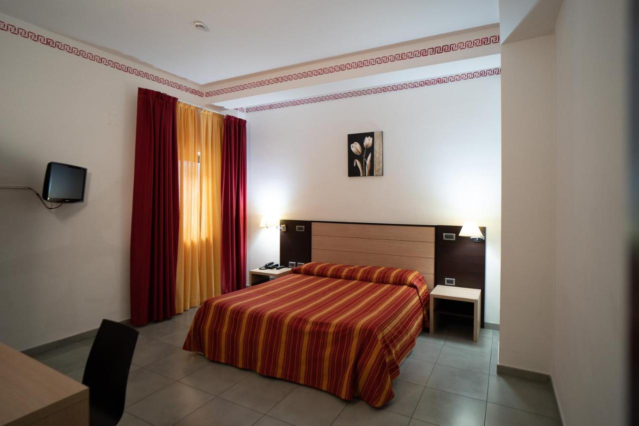 Hotel Insteia Пола Екстериор снимка