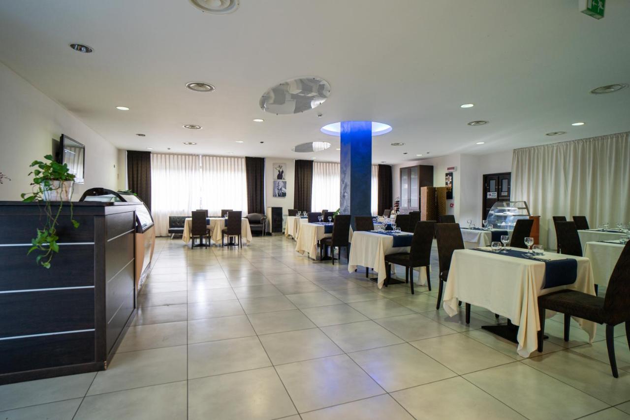 Hotel Insteia Пола Екстериор снимка