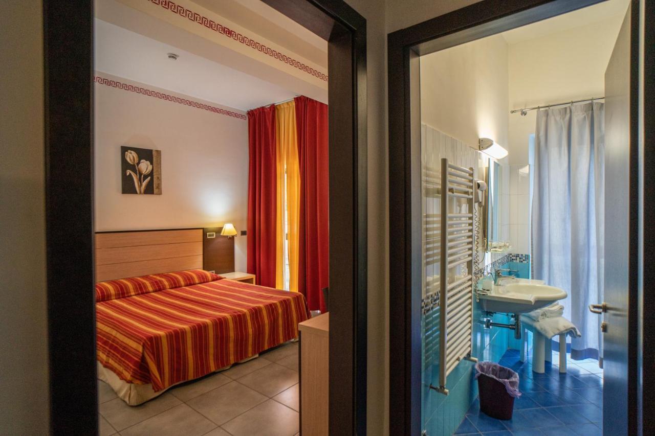 Hotel Insteia Пола Екстериор снимка