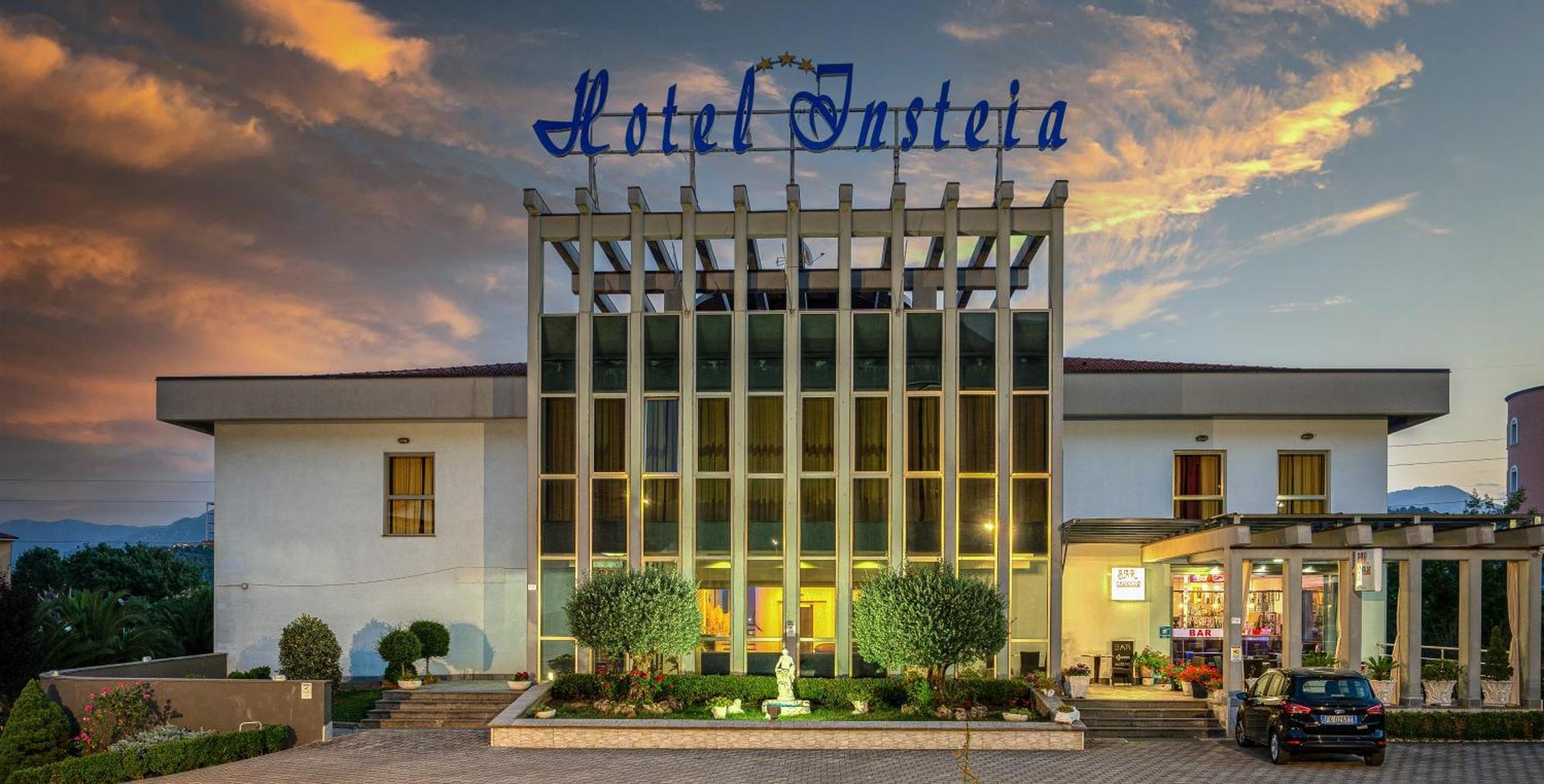 Hotel Insteia Пола Екстериор снимка