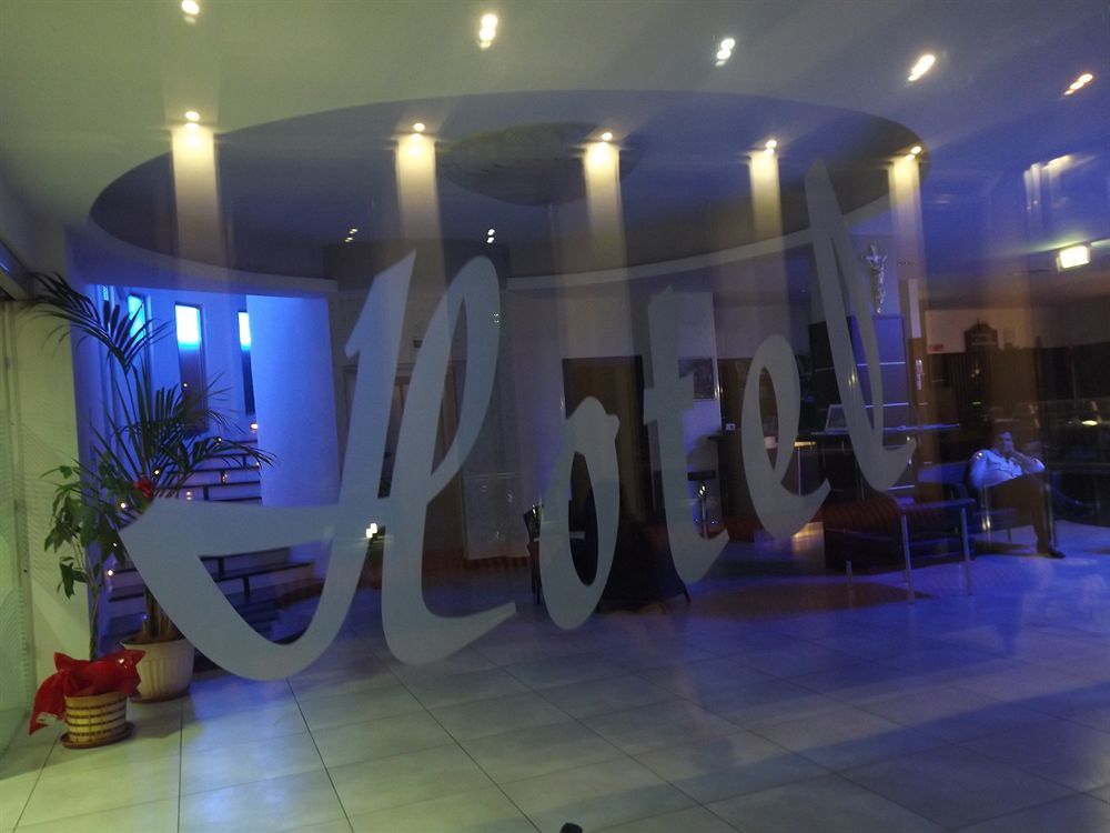 Hotel Insteia Пола Екстериор снимка