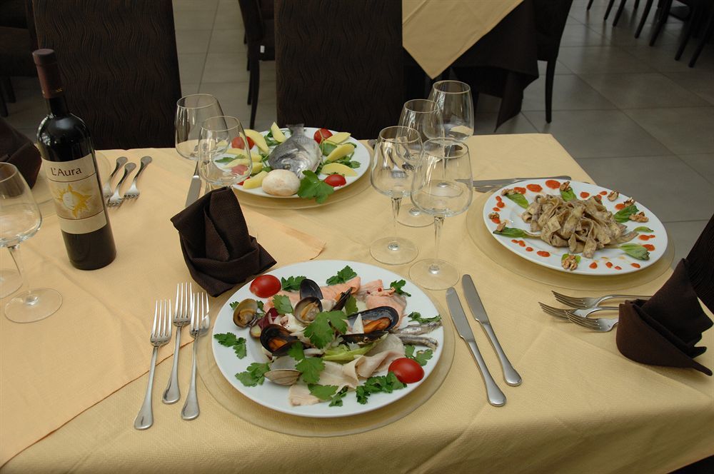 Hotel Insteia Пола Екстериор снимка