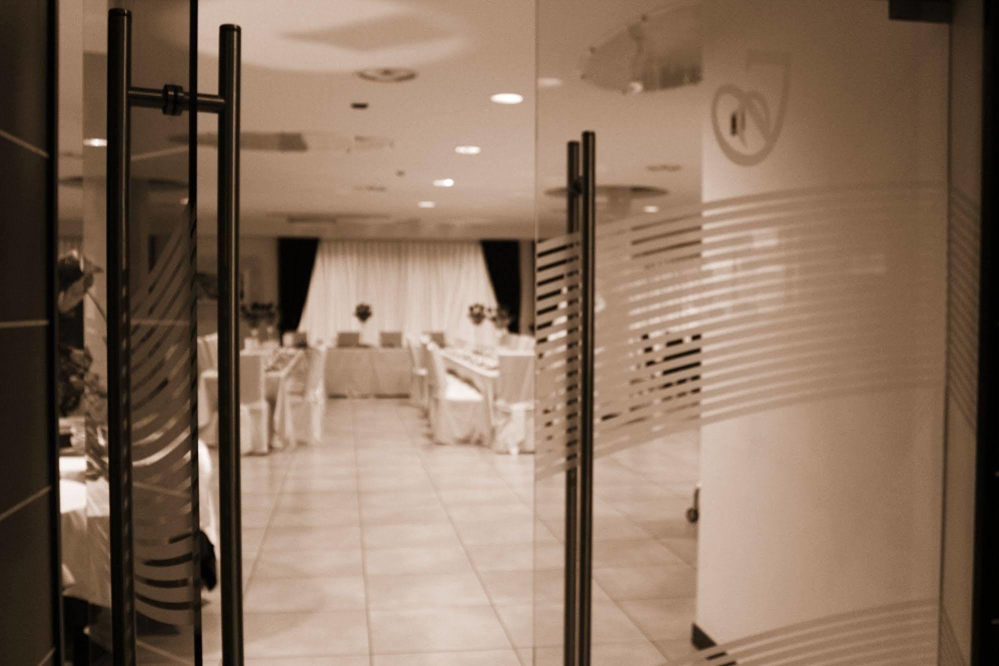 Hotel Insteia Пола Екстериор снимка