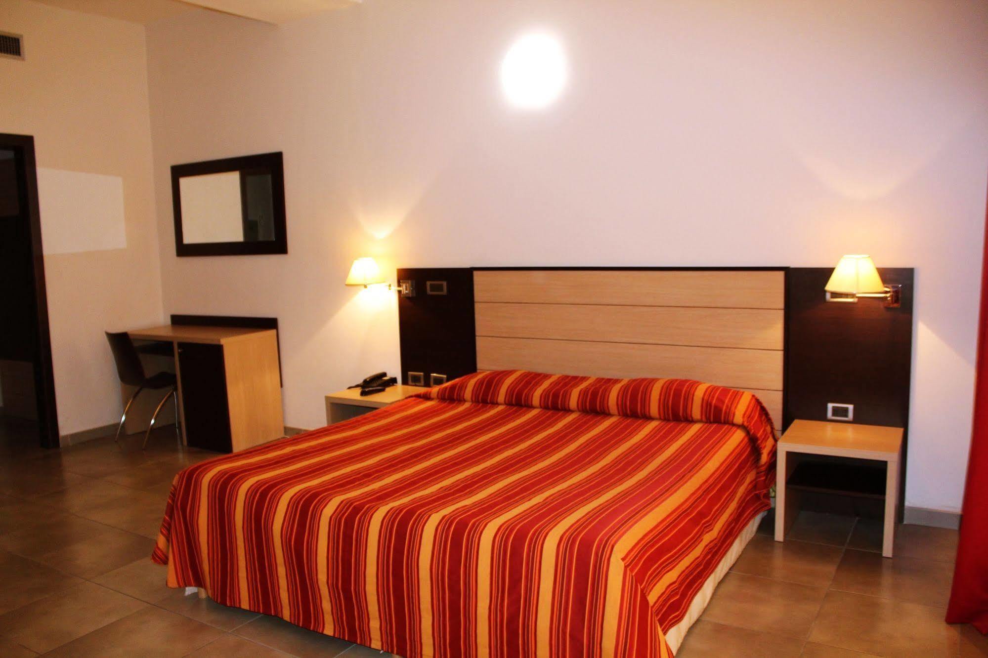 Hotel Insteia Пола Екстериор снимка