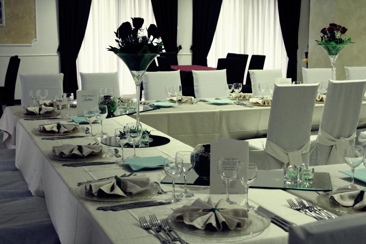 Hotel Insteia Пола Екстериор снимка
