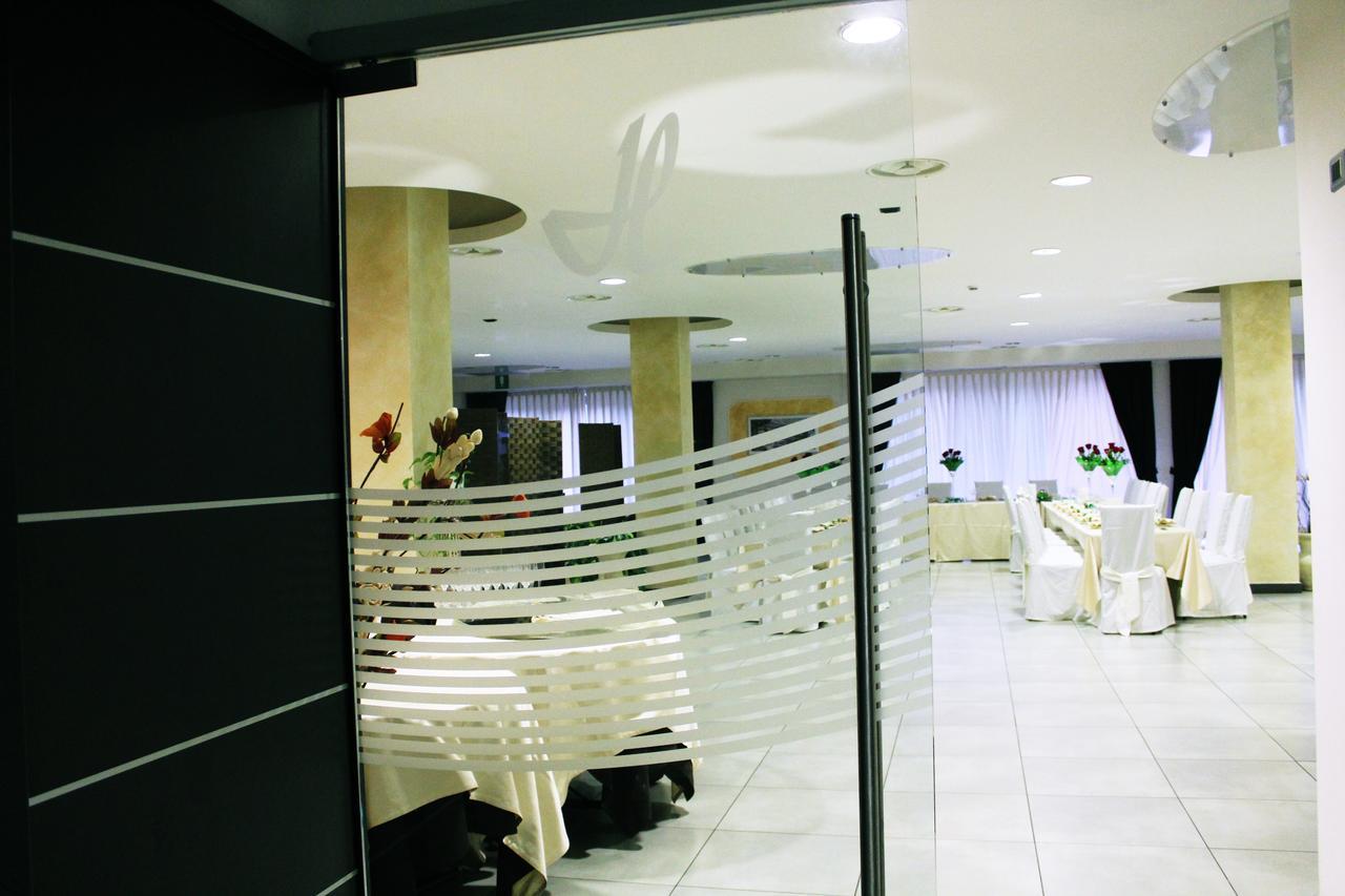Hotel Insteia Пола Екстериор снимка